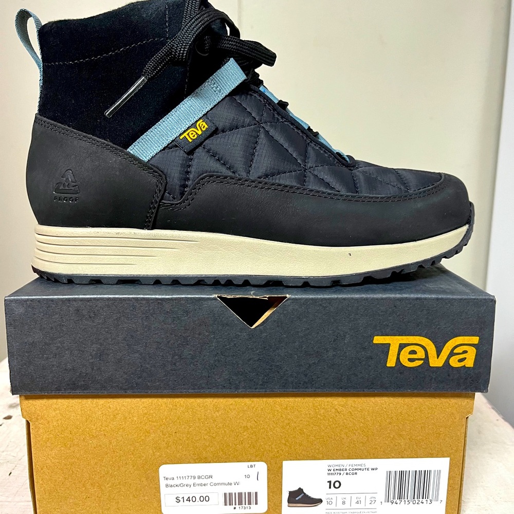 NIB. TEVA  Waterproof lace up Boots. Style# 1111779 BCGR Sz 10